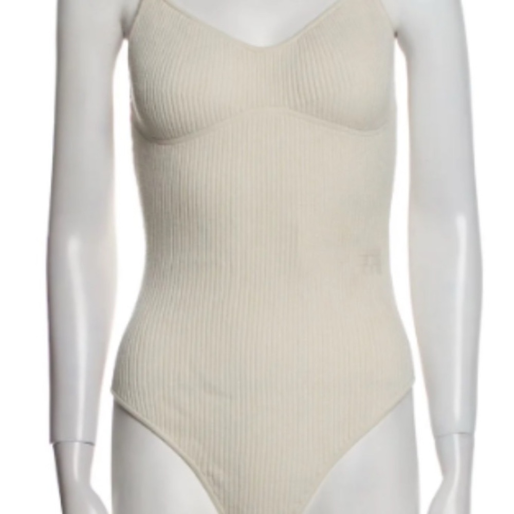 Frame Women’s Ribbed V-Neck Sleeveless Bodysuit in Cream/Bone Size Large